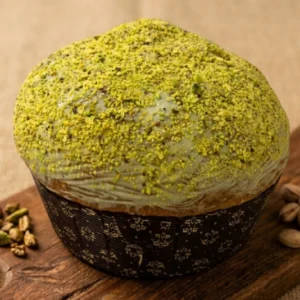 Panettone artigianale al pistacchio di Sicilia con ricca granella di pistacchio