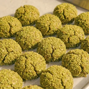 Paste di pistacchio siciliano morbide ricoperte di granella verde