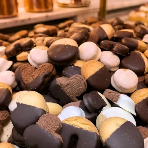 Box di biscotti artigianali ricoperti di cioccolato fondente e al latte